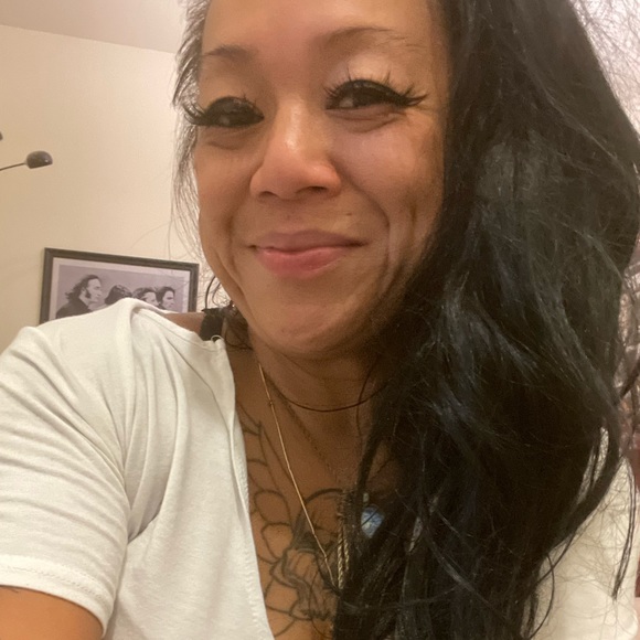 Hi! I’m @YourFaceHere ( shakes hand ) 👋🏽 - Picture 1 of 16